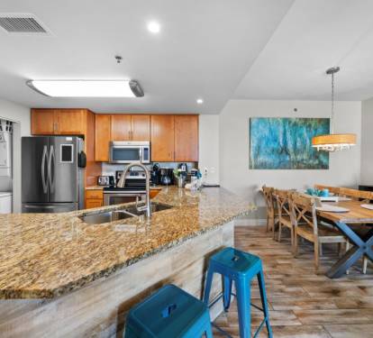 Beach Club 303A Kitchen Counter Seats 2