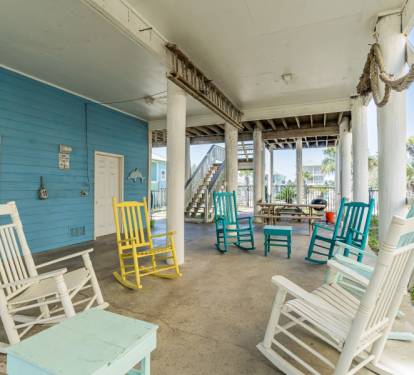 Lyndi Lou Covered Outdoor Seating