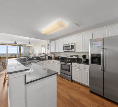 Beach Club 208C Kitchen