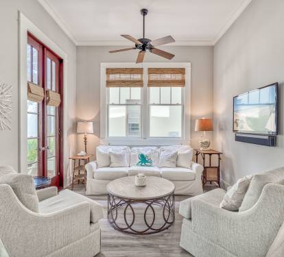 Spacious Living Area with Ample Seating