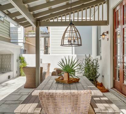 Private Courtyard with Fireplace & Al Fresco Dining!