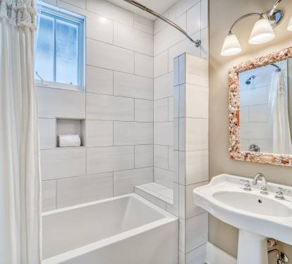 Shared Guest Bathroom - Single Vanity & Shower/Tub Combo