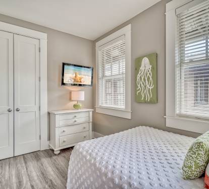 Full Guest Suite - Equipped with a Flat-Screen TV