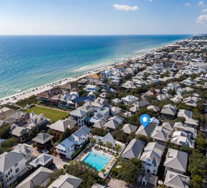 Steps from the Beach and Eastern Green!