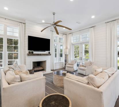 Cozy Living Area with Ample Seating