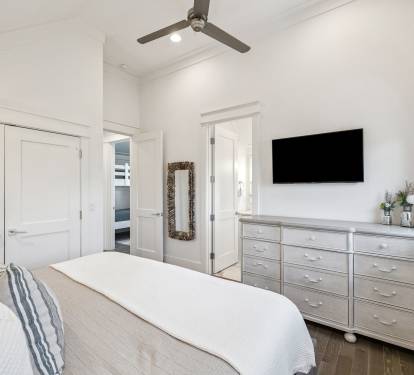 King Guest Suite - Equipped with a Flat-Screen TV