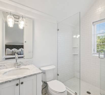 King Guest En-Suite - Single Vanity + Walk-In Shower