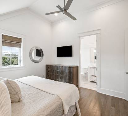 King Guest Suite - Equipped with a Flat-Screen TV