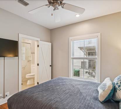 1st Floor Guest Bedroom - Queen Size Bed