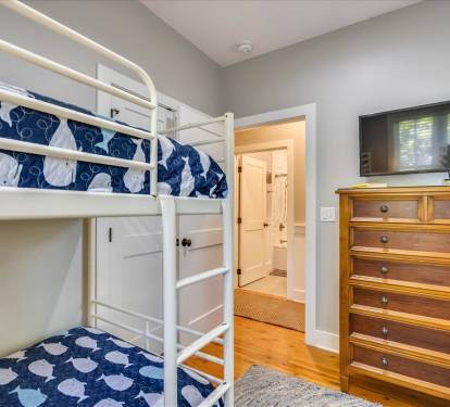 1st Floor Bunk Room - Two Twin over Twin Bunk Beds