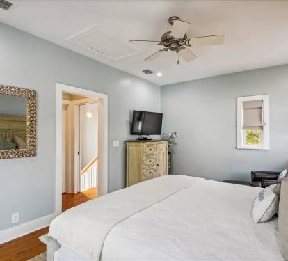 2nd Floor Primary Suite - King Size Bed
