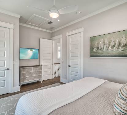 King Guest Suite - Direct Access to the Shared Guest Bathroom