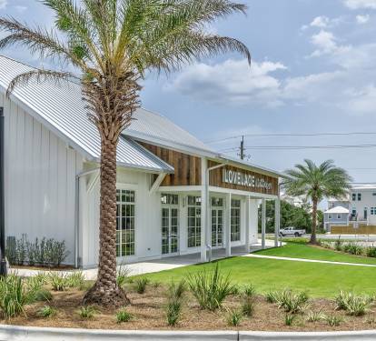 Grab a Quick Bite Before Hitting the Beach at The Shoppes at Inlet