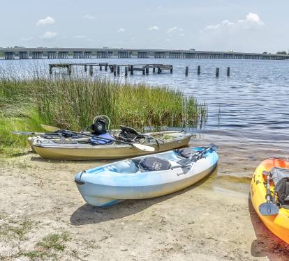 Explore Powell Lake in a Kayak Rental
