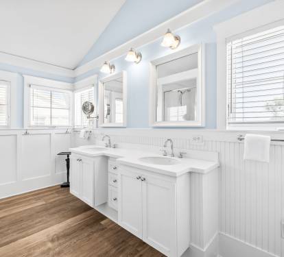 Primary En-Suite - Dual Vanities