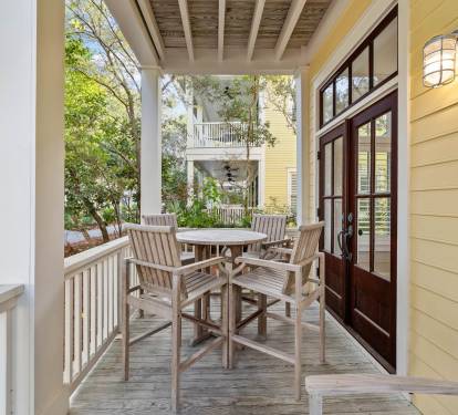 Al Fresco Dining for 4 on the Front Porch!