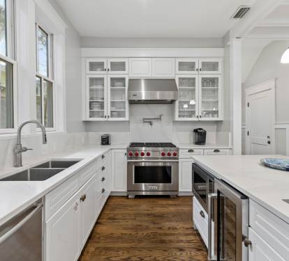 Fully Equipped Chef's Kitchen with Stainless Steel Appliances