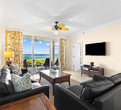 Spacious Gulf-Front Living Area