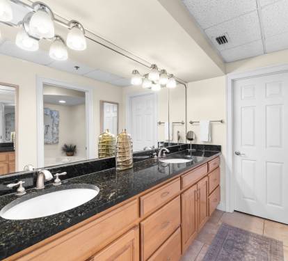 Primary King En-Suite - Dual Vanities