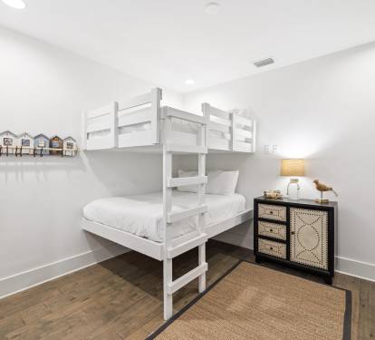 Cozy 1st Floor Bunk Nook - Full Over Full