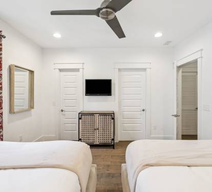 Queen Guest Suite - Equipped with a Flat-Screen TV