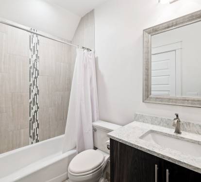Queen Guest En-Suite - Single Vanity + Shower/Tub Combo
