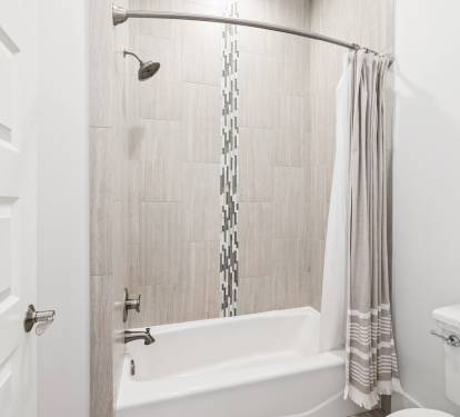 Shared Bathroom - Shower/Tub Combo