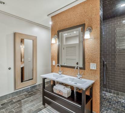Primary En Suite - Fit with Dual Vanities