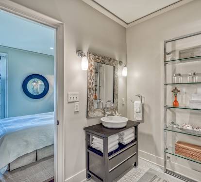 Jack and Jill Bathroom - Shared between both Guest Bedrooms