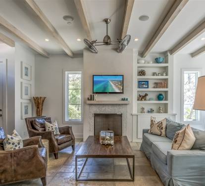 Living Area - Perfect Space for Gathering & Entertaining