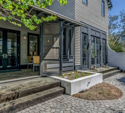 Screened In Porch - Direct Access to the Private Courtyard