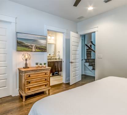 1st Floor Guest Suite - Equipped with a Flat Screen TV