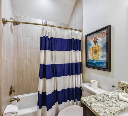 1st Floor Guest En Suite - Tub/Shower Combo
