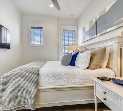 3rd Floor Guest Bedroom - King Size Bed