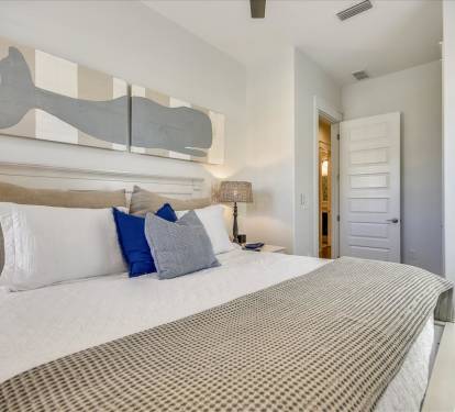 3rd Floor Guest Bedroom - King Size Bed