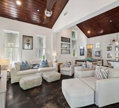 Spacious Living & Kitchen Areas!