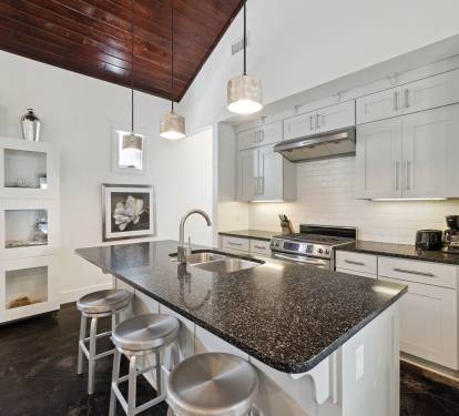 Fully Equipped Chef's Kitchen