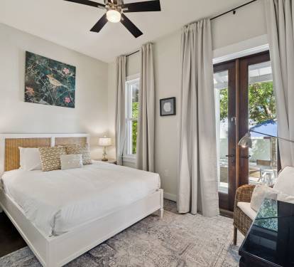 Queen Guest Suite - Offering Courtyard Access