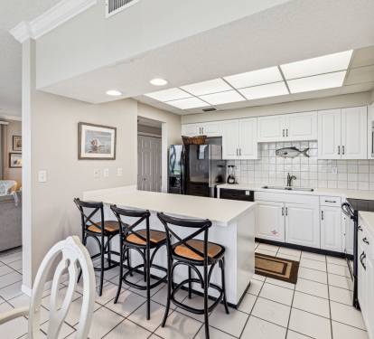 Well Lit & Spacious Kitchen