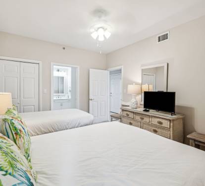 Queen Guest Suite - Equipped with a Flat-Screen TV