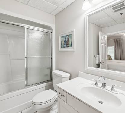 Queen Guest En-Suite - Single Vanity & Shower/Tub Combo
