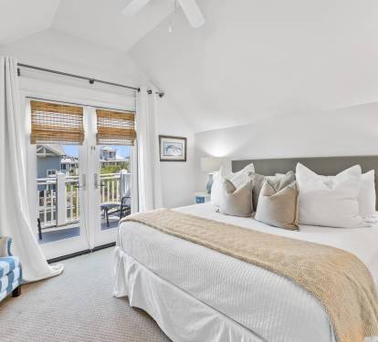 Additional Third Floor ?Primary Suite with King Size Bed