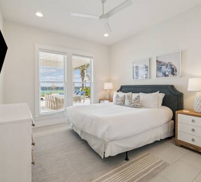 1st Floor - Rear King Guest Suite