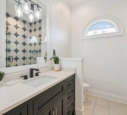 Rear Shared Guest Bathroom - Single Vanity