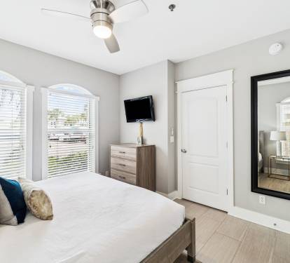 King Guest Suite - Equipped with a Flat-Screen TV