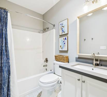 Queen Guest En-Suite - Single Vanity + Shower/Tub Combo