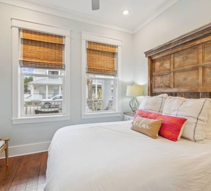 Queen Guest Suite - Equipped with a Flat-Screen TV