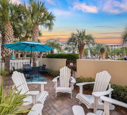 Ample Seating & Al Fresco Dining for 4!