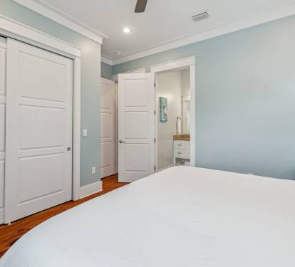 King Guest Suite - Private En-Suite & Flat-Screen TV