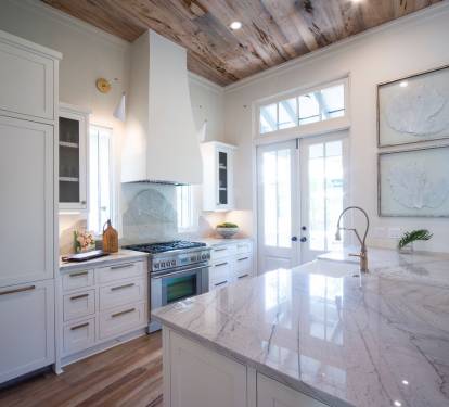 Fully Equipped Chef's Kitchen